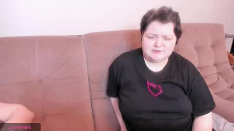 Snapshot of ihaveasecret_ chatting on 01.08.25 Alice online show from 01.08.25