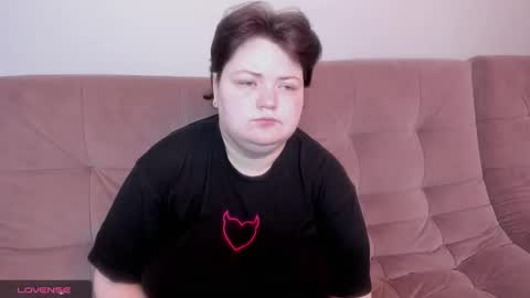 Snapshot of ihaveasecret_ chatting on 01.11.25 Alice online show from 01.11.25
