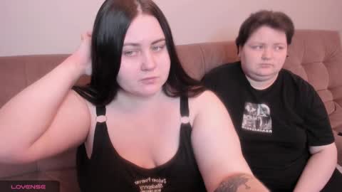 Snapshot of ihaveasecret_ chatting on 01.18.25 Alice online show from 01.18.25
