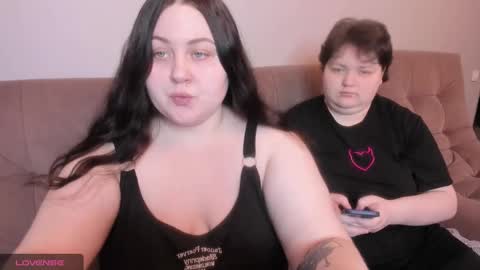 Snapshot of ihaveasecret_ chatting on 01.19.25 Alice online show from 01.19.25