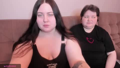Snapshot of ihaveasecret_ chatting on 01.23.25 Alice online show from 01.23.25