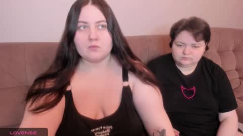 Snapshot of ihaveasecret_ chatting on 02.01.25 Alice online show from 02.01.25