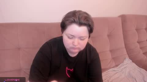Snapshot of ihaveasecret_ chatting on 02.02.25 Alice online show from 02.02.25