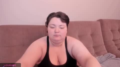 Snapshot of ihaveasecret_ chatting on 02.04.25 Alice online show from 02.04.25