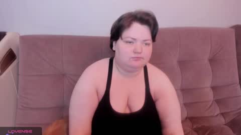 Snapshot of ihaveasecret_ chatting on 02.05.25 Alice online show from 02.05.25