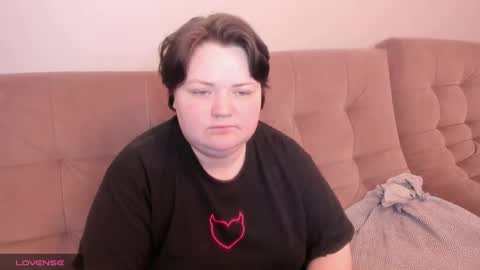 Snapshot of ihaveasecret_ chatting on 02.07.25 Alice online show from 02.07.25