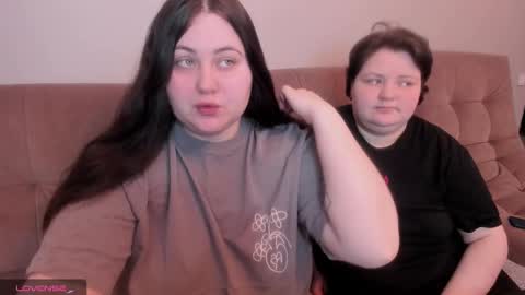 Snapshot of ihaveasecret_ chatting on 02.09.25 Alice online show from 02.09.25