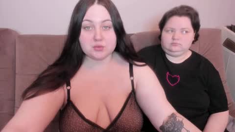 Snapshot of ihaveasecret_ chatting on 03.01.25 Alice online show from 03.01.25