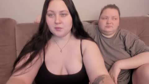 Snapshot of ihaveasecret_ chatting on 09.19.25 Alice online show from 09.19.25