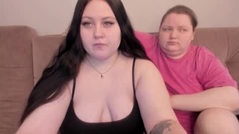 Snapshot of ihaveasecret_ chatting on 09.22.25 Alice online show from 09.22.25