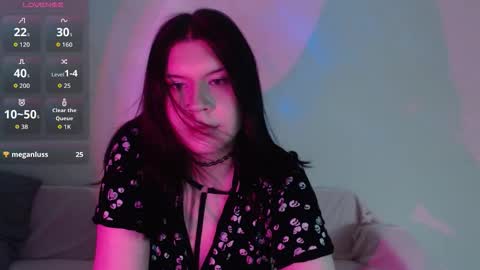 Snapshot of iintimate_flesh chatting on 10.19.25 Vella online show from 10.19.25