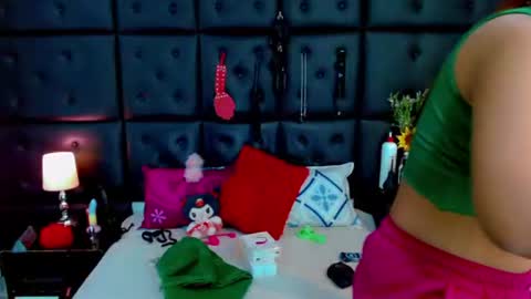 Snapshot of iisalombardi chatting on 06.22.26 iisalombardi online show from 06.22.26
