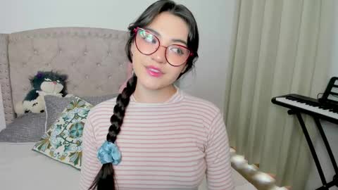 Snapshot of iki_mei chatting on 09.19.25 Maria online show from 09.19.25