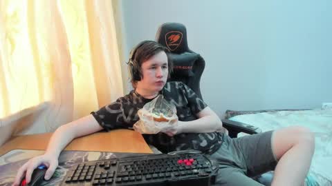 Snapshot of iliaskrislove chatting on 04.17.26 iliaskris online show from 04.17.26