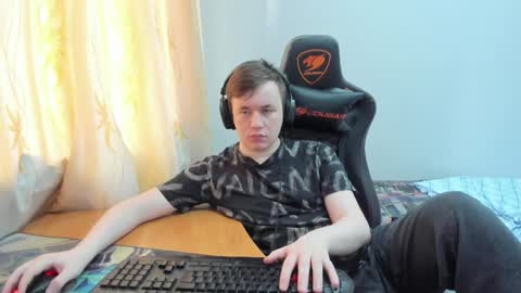 Snapshot of iliaskrislove chatting on 05.25.26 iliaskris online show from 05.25.26