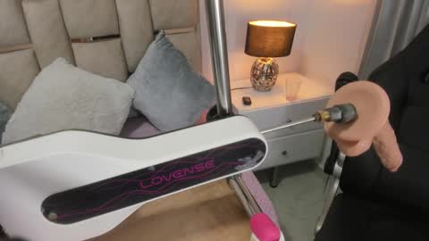 Snapshot of iliy_ chatting on 12.05.24 ILY   online show from 12.05.24