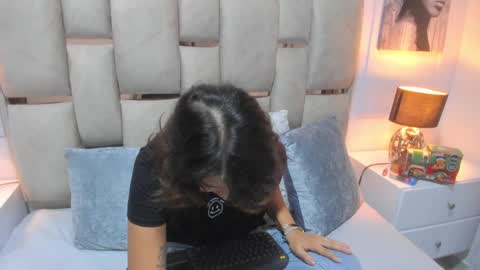 Snapshot of iliy_ chatting on 12.12.24 ILY   online show from 12.12.24