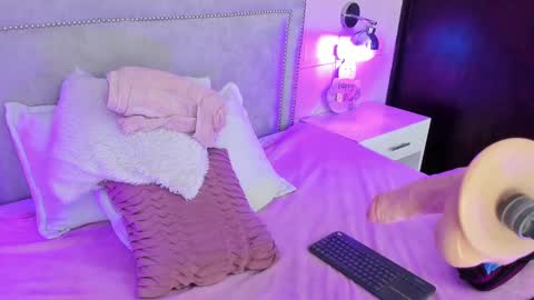 Snapshot of iliy_ chatting on 02.16.25 ILY   online show from 02.16.25