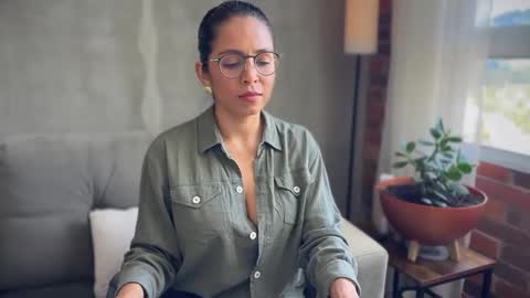 Kloe online show from 10.14.25