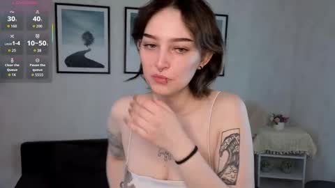 Snapshot of iluminadangoun chatting on 05.04.26 Hello everyone Im Lily online show from 05.04.26