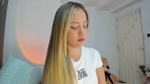 Snapshot of im_caro chatting on 05.23.26 Caro online show from 05.23.26