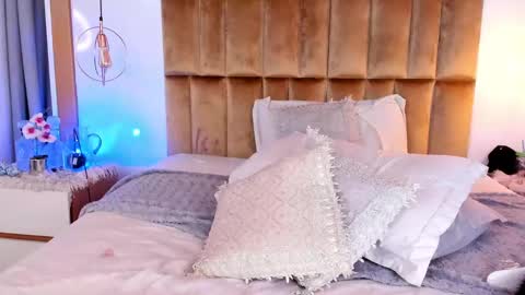 Anna  online show from 02.15.25