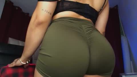 Snapshot of im_miabigass chatting on 12.19.25 Mishell Martinez INSTAGRAM im mishellbigass online show from 12.19.25