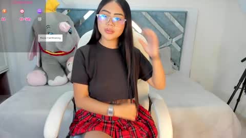 Snapshot of im_miila chatting on 09.11.25 Mila online show from 09.11.25