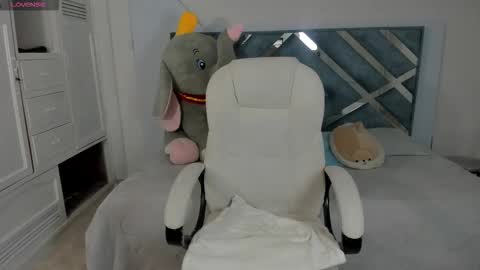 Snapshot of im_miila chatting on 09.15.25 Mila online show from 09.15.25