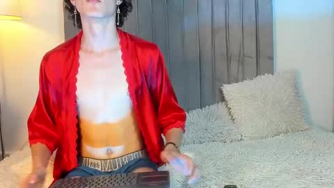 Perseo - Help me with 50 thumbs up online show from 12.16.25