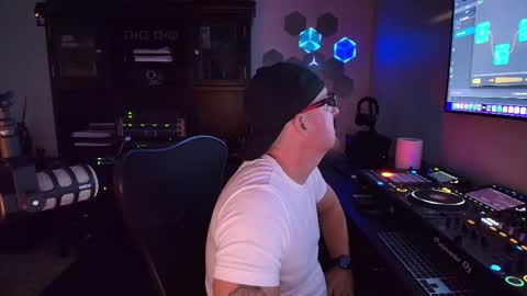 DJ Azra online show from 10.14.25