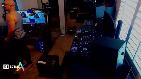 Snapshot of imdjazra chatting on 12.19.25 DJ Azra online show from 12.19.25