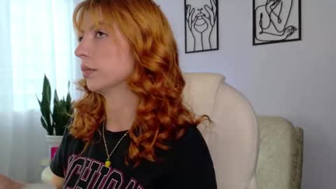 Snapshot of imsiennabellucci chatting on 09.15.25 Sienna online show from 09.15.25