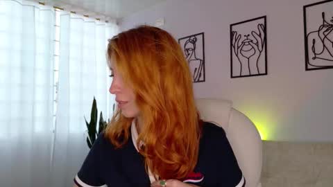 Snapshot of imsiennabellucci chatting on 09.24.25 Sienna online show from 09.24.25