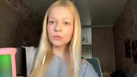 Snapshot of inamillsap chatting on 02.25.26 Lola online show from 02.25.26