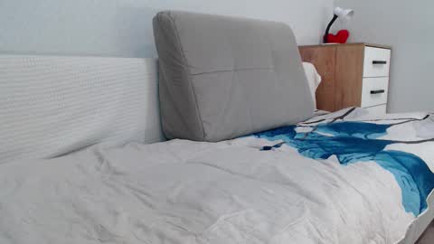 Della online show from 02.20.25