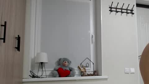 Della online show from 10.26.25