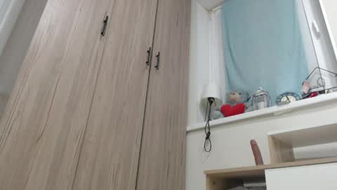 Snapshot of increible_della chatting on 04.30.26 Della online show from 04.30.26