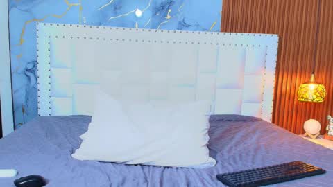 LITTLE AINHOA  online show from 02.24.25