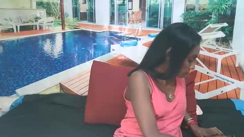 Leah online show from 12.04.24