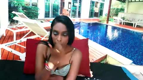 Leah online show from 12.12.24