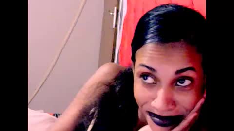 Snapshot of indianqueen5 chatting on 10.19.25 indianqueen5 online show from 10.19.25