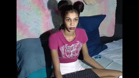 Snapshot of indianqueen5 chatting on 11.28.25 indianqueen5 online show from 11.28.25