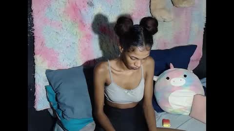 Snapshot of indianqueen5 chatting on 12.01.25 indianqueen5 online show from 12.01.25