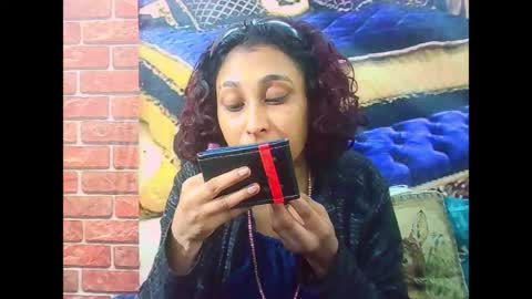Snapshot of indiansexybutt4u2luv chatting on 07.14.26 indiansexybutt4u2luv online show from 07.14.26