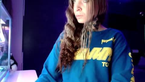 Snapshot of inesdesire chatting on 01.28.25 InesDesire online show from 01.28.25