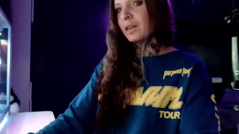 Snapshot of inesdesire chatting on 01.28.25 InesDesire online show from 01.28.25