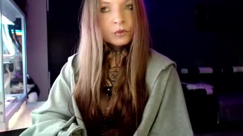 Snapshot of inesdesire chatting on 02.27.25 InesDesire online show from 02.27.25