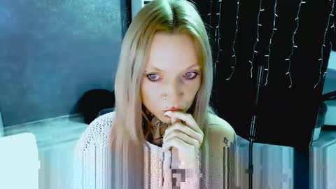 Snapshot of inesdesire chatting on 09.24.25 InesDesire online show from 09.24.25