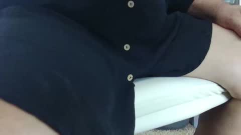 Snapshot of injmolder2 chatting on 10.11.25 Hanging Out online show from 10.11.25